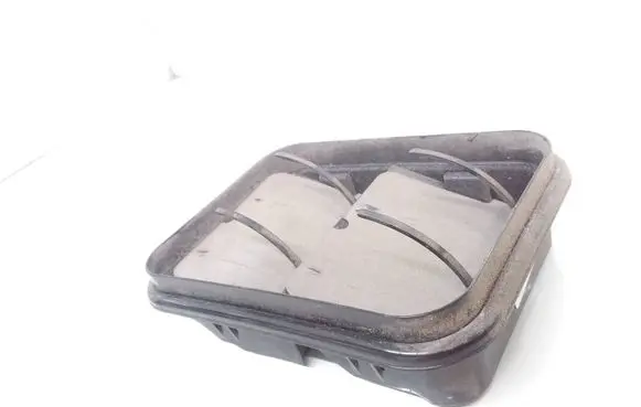 Nissan Pulsar Quarter panel pressure vent 76804ed50a
