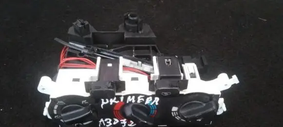 Nissan Primera Climate control unit 7040230733 54353790