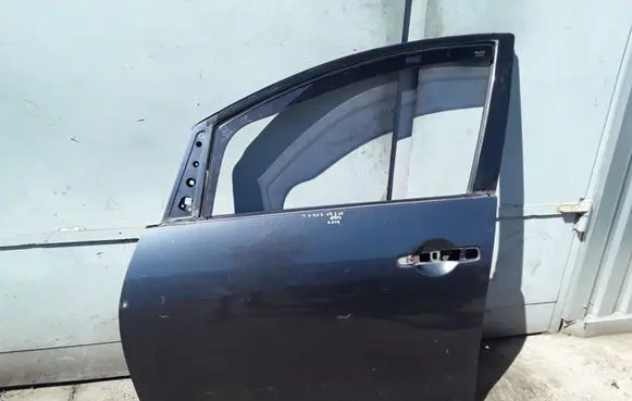 Mitsubishi Grandis Front door