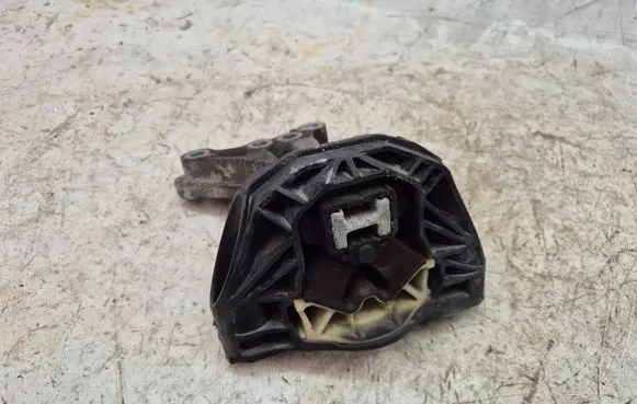Citroen C3 Engine mount bracket 9676780580