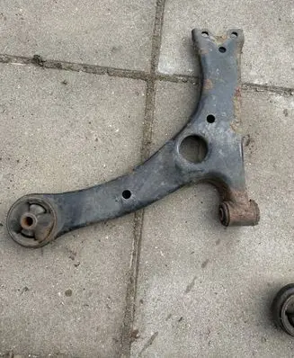 Toyota Avensis T250 Front lower control arm/wishbone