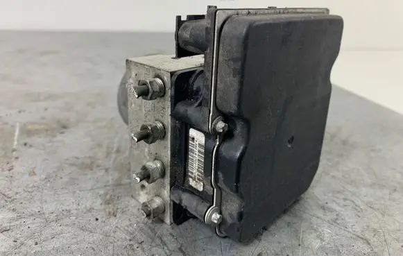 Toyota Avensis T270 ABS Pump 0265251999 4454005120