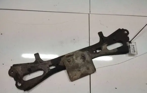 Ford Mondeo MK IV Radiator mount bracket 