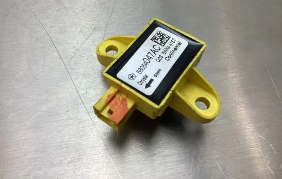 Fiat Freemont Airbag deployment crash/impact sensor 56054047AC 5WK44157