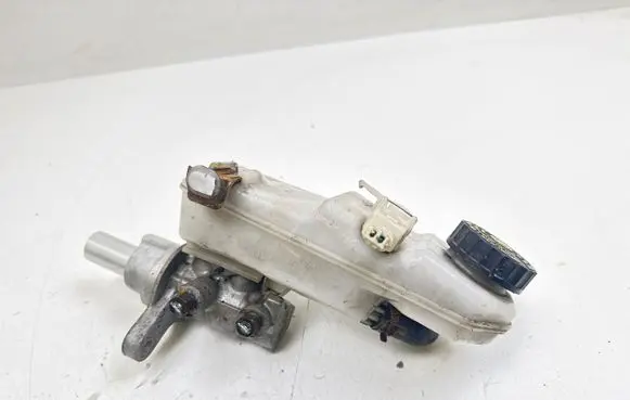 Toyota Avensis T270 Master brake cylinder 0204255239