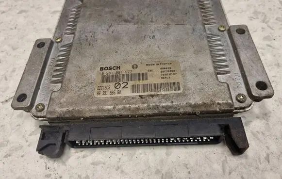 Peugeot 406 Engine control unit/module 9635156580 EDC15C2 0281001977