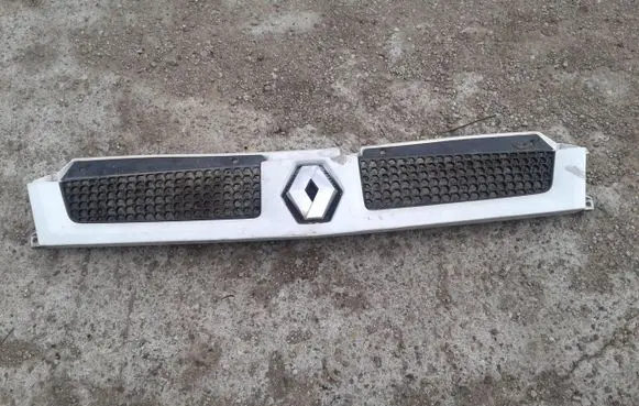 Renault Master II Front bumper upper radiator grill