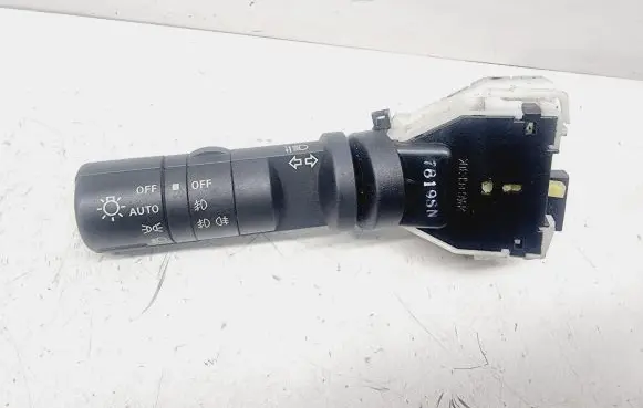 Nissan Qashqai Indicator stalk 25540JD03A