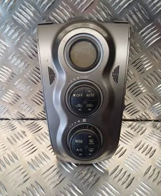 Toyota Yaris Climate control unit 758909 559000D280