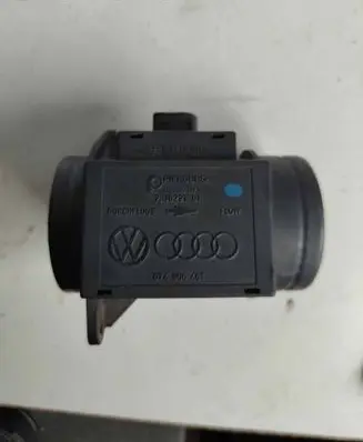 Volkswagen Golf III Mass air flow meter 074906461