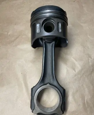 Mercedes-Benz E W210 Piston with connecting rod A6110300517 A6110301417 A6110300320