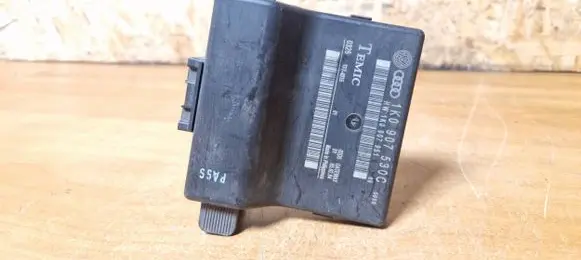 Volkswagen Touran I Gateway control module 1k0907530