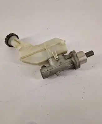 Nissan Note (E11) Master brake cylinder 8200304083A