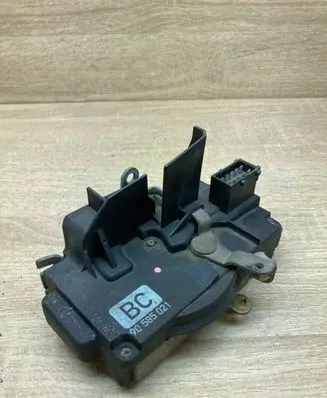 Opel Vectra B Front door lock 90585021