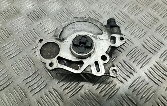 Skoda Fabia Mk2 (5J) Vacuum pump 03L145207