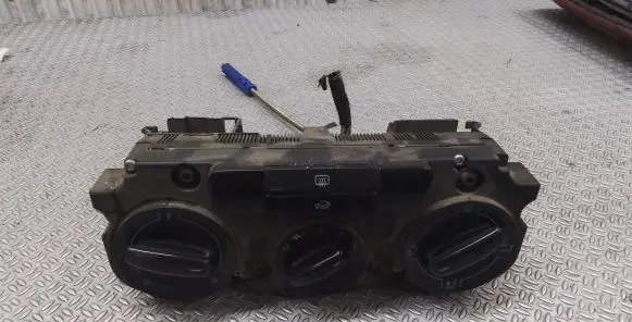 Volkswagen Caddy Climate control unit