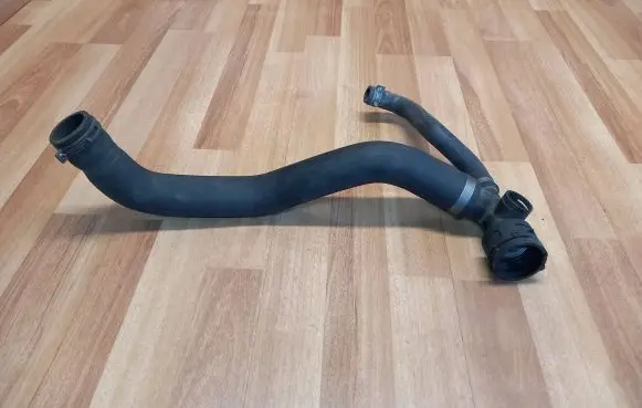 Volkswagen Touareg I Engine coolant pipe/hose 7L6122051