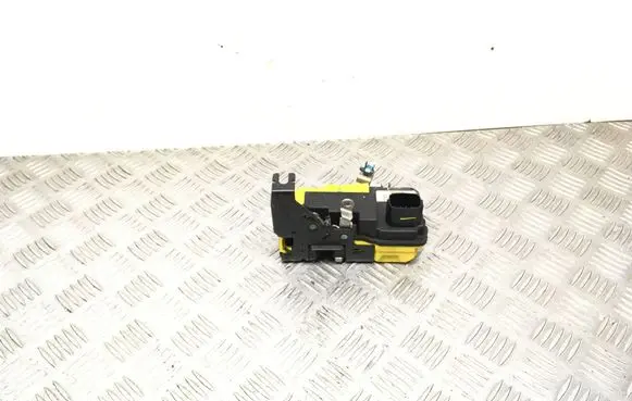 Volvo V70 Front door lock 8650547