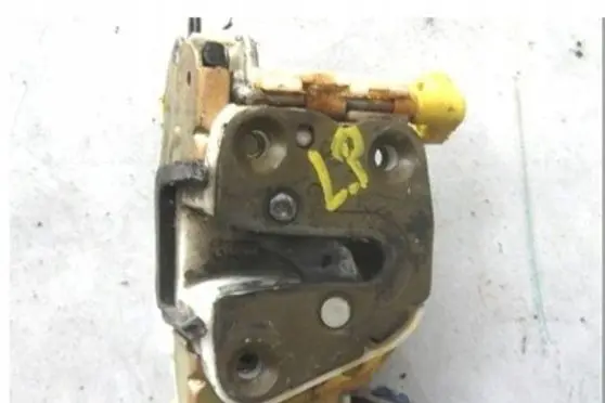 Nissan Serena Front door lock