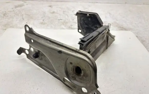 Audi 80 90 B3 Radiator support slam panel bracket 