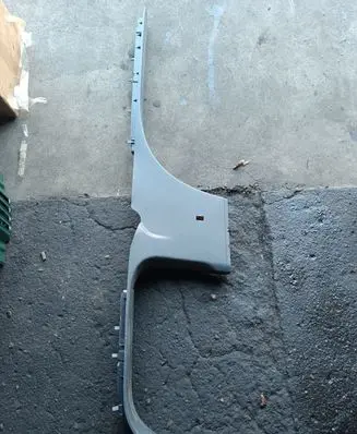Volkswagen Touareg I Front sill trim cover 7L0853370