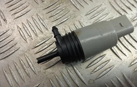 BMW 3 E90 E91 Windscreen/windshield washer pump 6934159