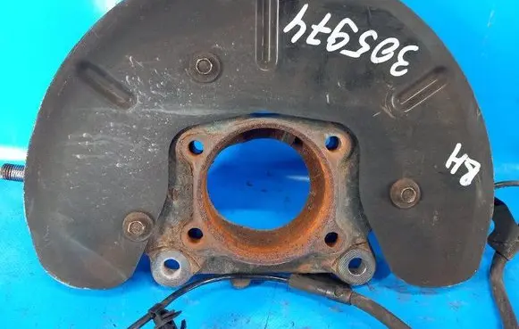 Chrysler 200 Rear wheel hub spindle/knuckle 5085886AF