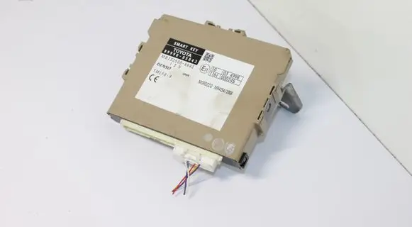 Toyota Avensis T270 Other control units/modules 8999005043