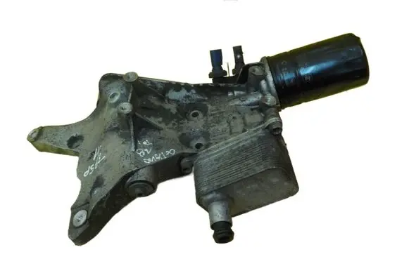 Skoda Octavia Mk2 (1Z) Oil filter mounting bracket 06J905143AH