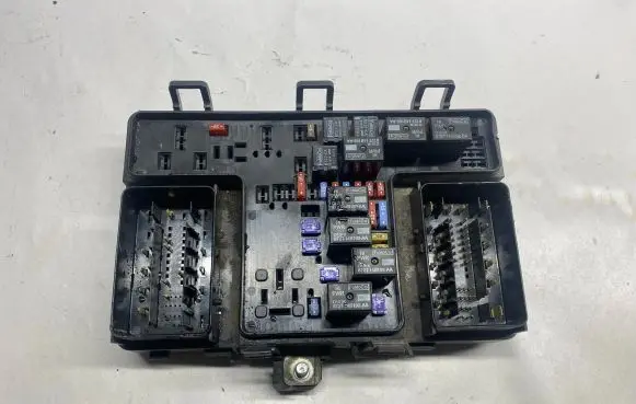 Ford Fusion Fuse module DG9T14A067BF