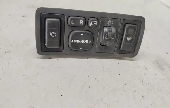 Toyota Avensis T250 Wing mirror switch