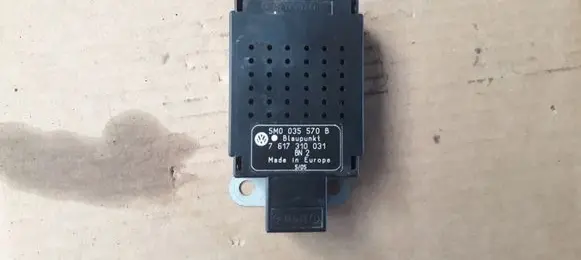 Volkswagen Golf V Aerial antenna amplifier 5M0035570B