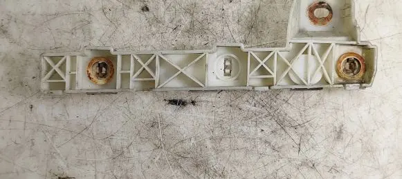 Front bumper mounting bracket