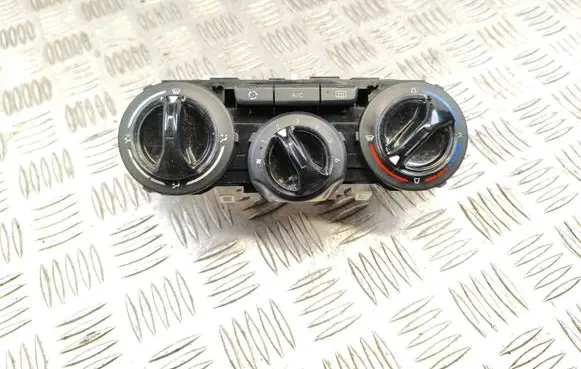 Peugeot 208 Climate control unit 981961157