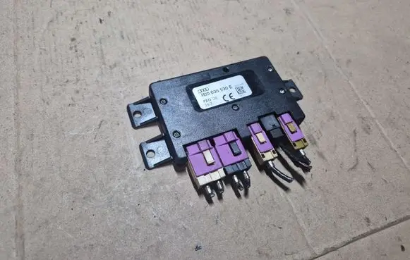 Audi A2 Aerial antenna amplifier 4D0035530E