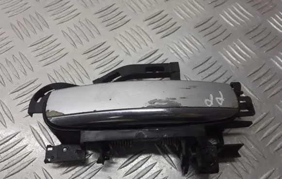 Audi A6 S6 C6 4F Front door exterior handle/bracket 4F0837886
