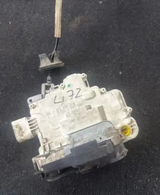 Audi A6 S6 C6 4F Front door lock 4F1837015