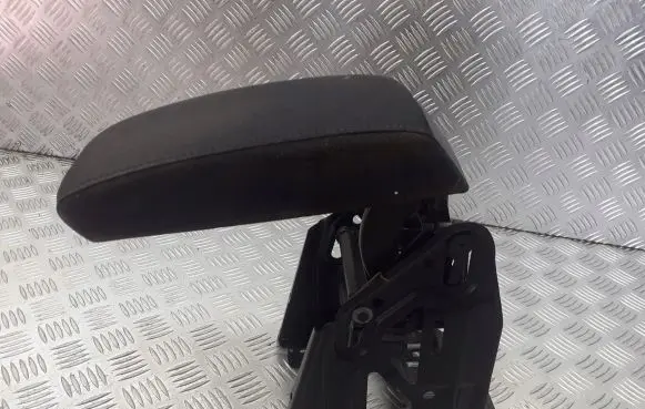Skoda Octavia Mk2 (1Z) Rear seat armrest 1Z0864207