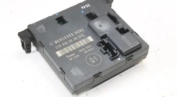Mercedes-Benz CLS C219 Door control unit/module 2198203526 A2198203526