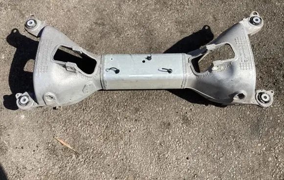 Citroen DS7 Crossback Rear subframe 9640718610 9640718710