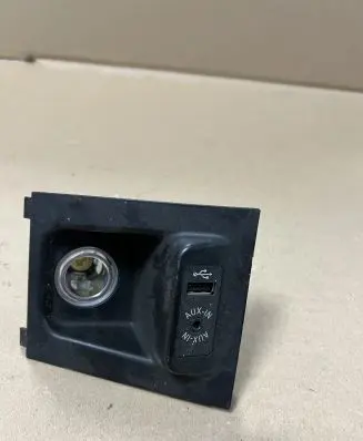 BMW X5 F15 AUX in-socket connector 9266607 9390526