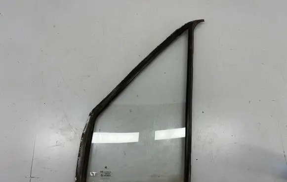Volkswagen II LT Front door vent window glass four-door 43R000042