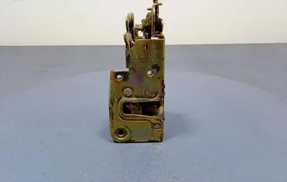 Volkswagen Multivan T4 Front door lock 701837015C
