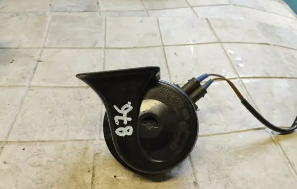 Volkswagen PASSAT B5 Horn signal 0092018