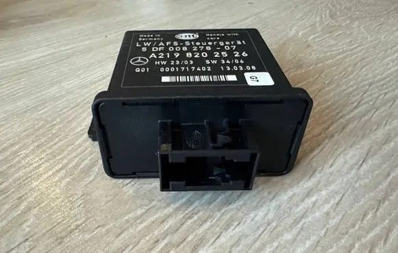 Mercedes-Benz CLS C219 Light module LCM 5DF00827807 A2198202526 2198202526