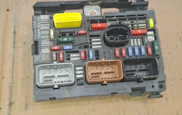 Peugeot 308 BSM Control unit 9675878480