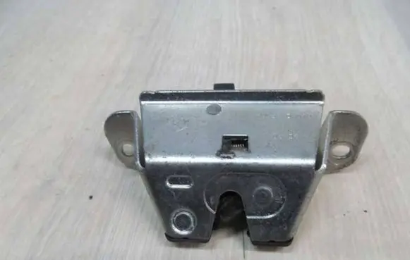 Toyota Aygo AB10 Tailgate/trunk/boot lock/catch/latch 69350-0H010 15897