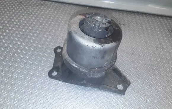 Volkswagen Transporter - Caravelle T5 Engine mount bracket 