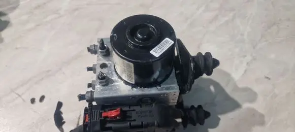 Skoda Octavia Mk2 (1Z) ABS Pump 1K0907379AK