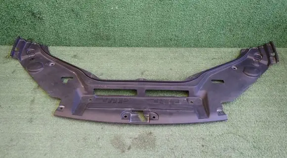 Maserati Levante Radiator trim 670042318